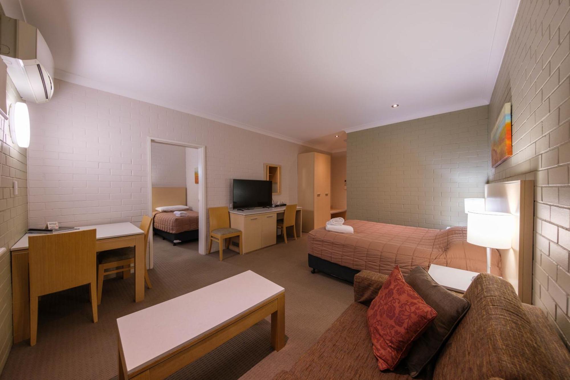 בואוראל Imperial Motel מראה חיצוני תמונה