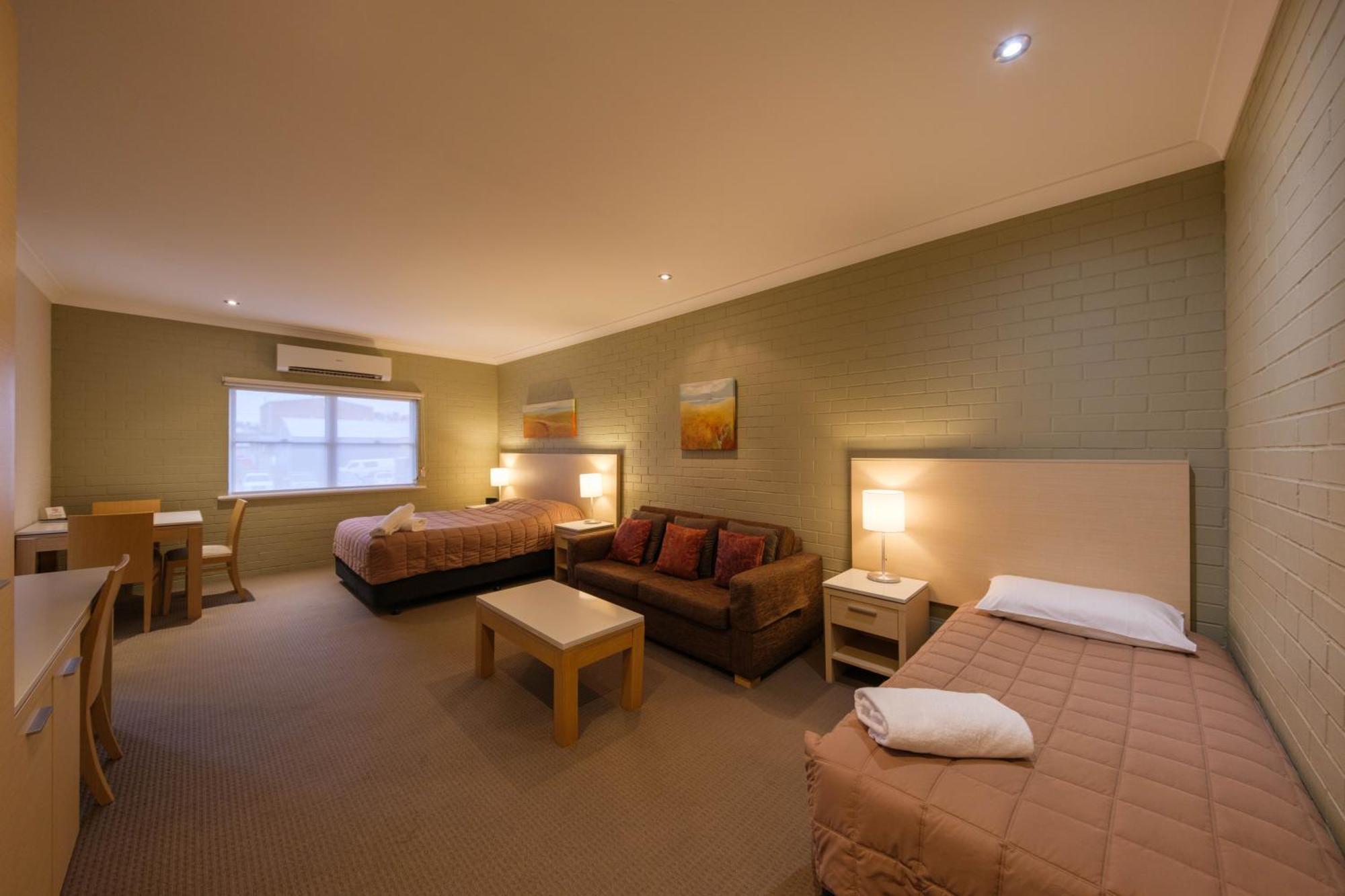 בואוראל Imperial Motel מראה חיצוני תמונה
