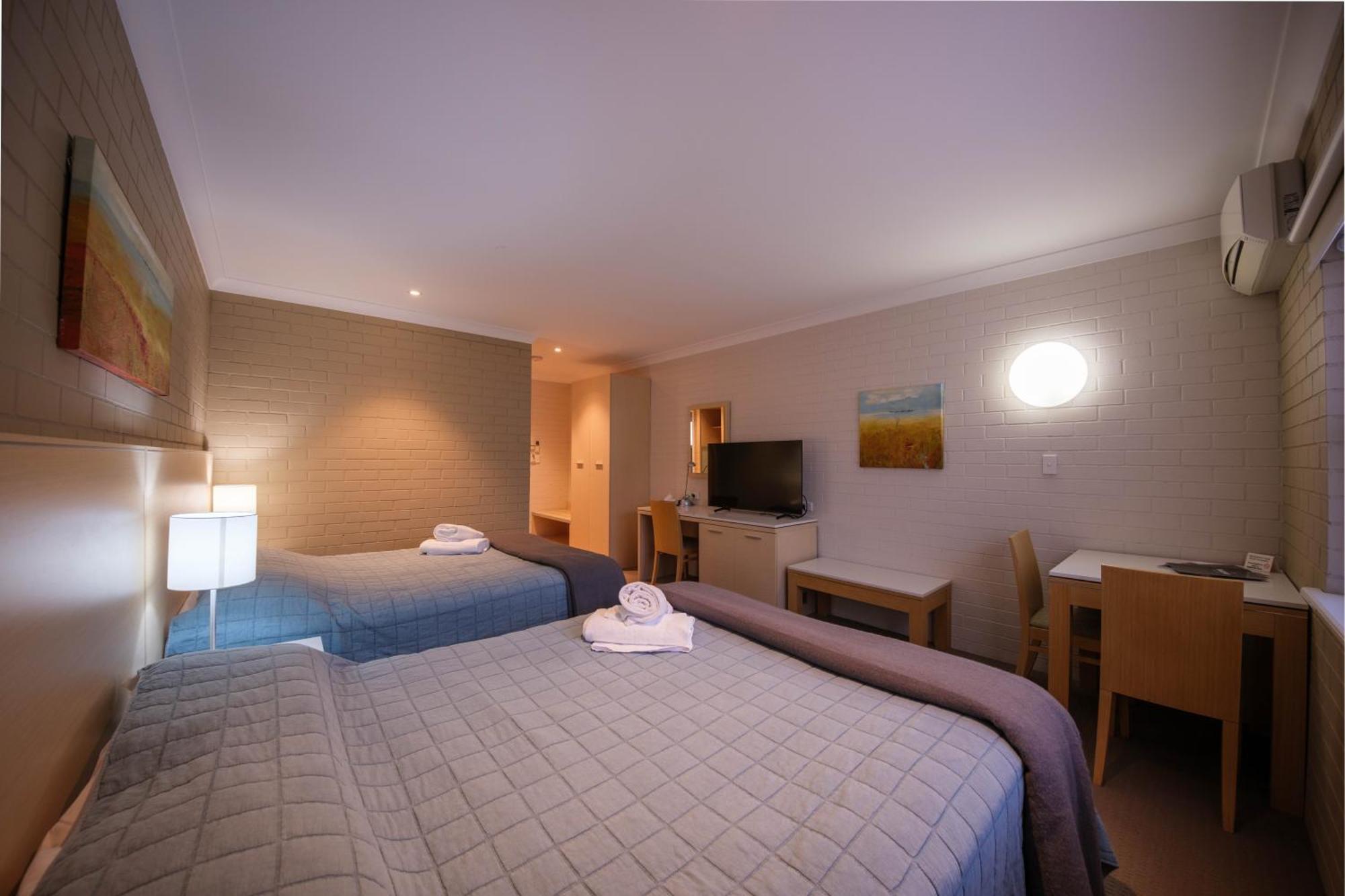 בואוראל Imperial Motel מראה חיצוני תמונה