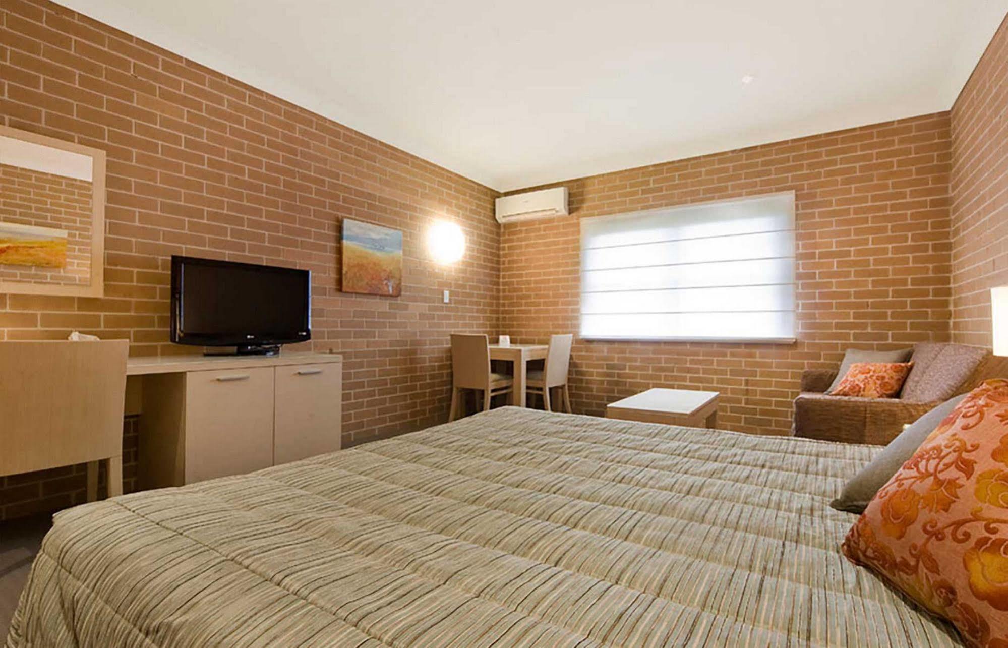 בואוראל Imperial Motel מראה חיצוני תמונה